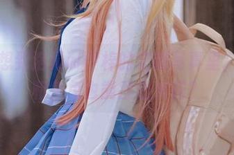 谁会想到洛桑w伊梓的定制写真里，网袜和兔兔也能擦出火花？