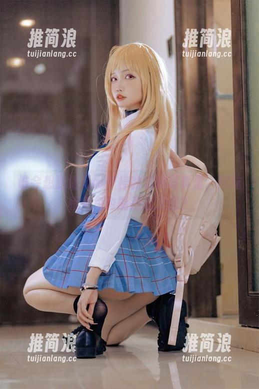 谁会想到洛桑w伊梓的定制写真里，网袜和兔兔也能擦出火花？