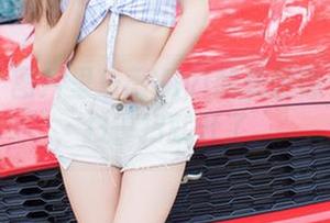 爱蜜社 – 图片里乐薇Vivi的美腿像春天的风，扫一扫就开了。