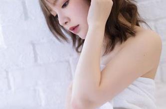 免费送的美图！白露Bululu的脚比我想象的更美，真吃惊。