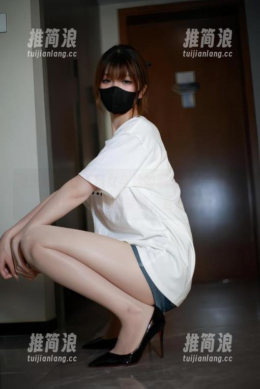 微密圈 - 白龙猫女与她的职业装库里斯，去除无圣光的装饰，直击内心
