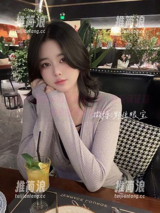 眼酱大魔王w的裤里丝全集，看完保证脑袋里都是花花草草