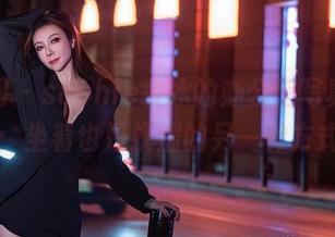 秀人网 – sophie余冰的办公室写真合集：坐着也是妩媚的另一种方式
