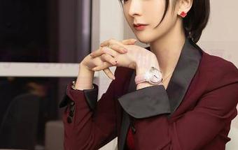 秀人网 – 冯木木LRIS的修女写真：白裙子与黑暗的微妙碰撞