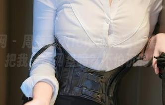 秀人网 – 周美美alicia的油亮合集：你敢把我放进网盘吗？不怕沉吗？