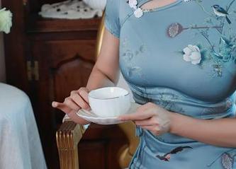秀人网 – 没有翅膀的李丽莎，凭什么让美图成为天使代言？