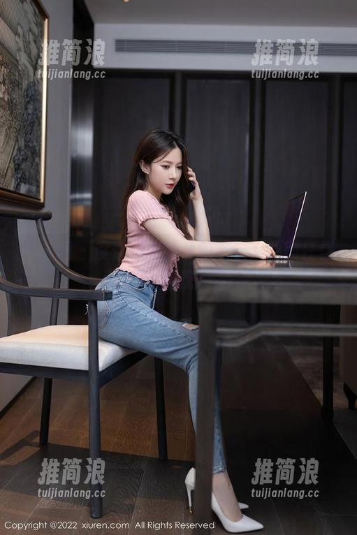 秀人网-汁汁 秀人网 - 度假不如汁汁的毛衣,原图任你搭配
