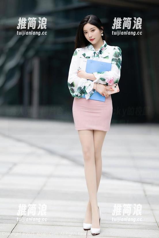 秀人网 - 图片合集：田小燕Vicky的校服，单纯又带着些微的叛逆气息！