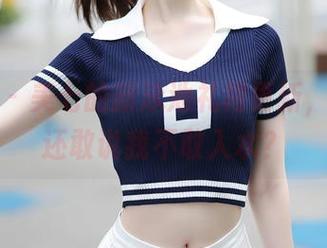 秀人网 – 美七的新泳池礼裙更新，就问谁还敢说我不敢入水？