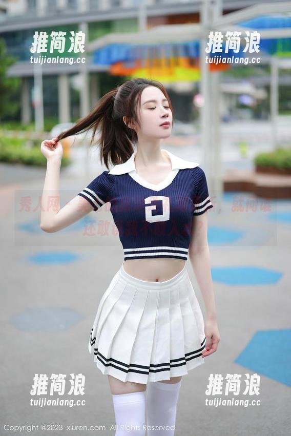 秀人网 - 美七的新泳池礼裙更新，就问谁还敢说我不敢入水？