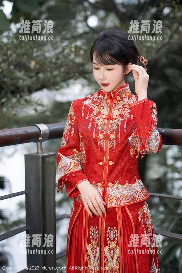 秀人网 - 薇薇酱的黑丝私拍图集——我在想，丝袜和自由之间，需要一杯咖啡吗？
