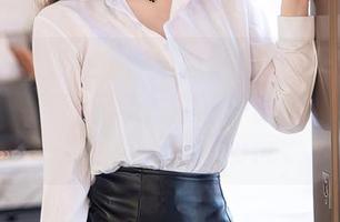 秀人网 – 到底是谁给赵惟依coco的水手服加了静谧的魔法？图库中的高清画面让一切都显得微不可闻。