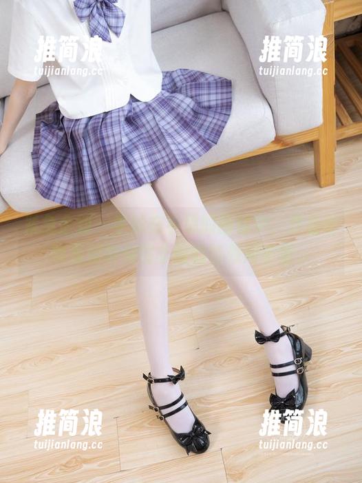 紧急企划 - 学妹在小恩的画框中，作品呼唤着那种似懂非懂的特殊同学情。