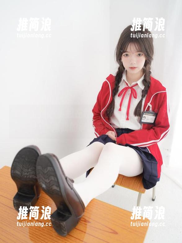 紧急企划 - 小恩在线：校服写真就这？难道我的审美有问题！