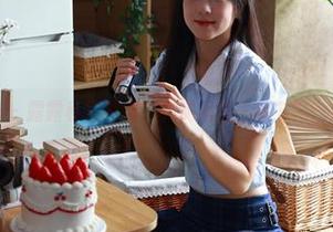 绮梦摄影 – 露露私拍图集：完美呈现“秘书”一职的百态