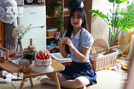 绮梦摄影 - 露露私拍图集：完美呈现“秘书”一职的百态