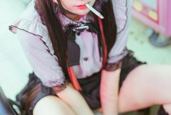 泳池里的落落Raku，写真有毒，下载要谨慎哦！