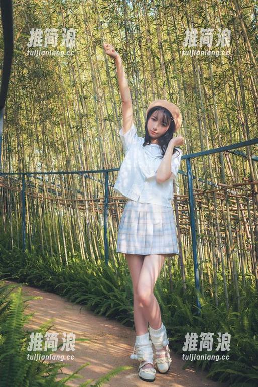 西瓜少女的超能力，现身蓝白女仆的写真里，图片水平真高啊！