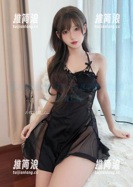 迷之呆梨的黑丝写真：可盐可甜，完全没想到的搭配