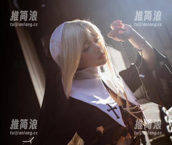 当阿寨寨ninja遇上吊带袜1.0，图包里的氛围就是不一样，果然是腿越露越精彩。