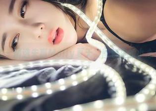 青豆客 – 精选朱赢Molly夏天，图包里的小心机满满
