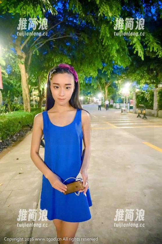 青豆客 - 我来猜，程彤颜这是要用短裙美图包，惹得大家都来留意！那侧脸，那个神态，简直无法抗拒。
