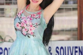 青豆客 – 户外写真集里的莫晓茜sunny：看，她又在风中飘逸了！