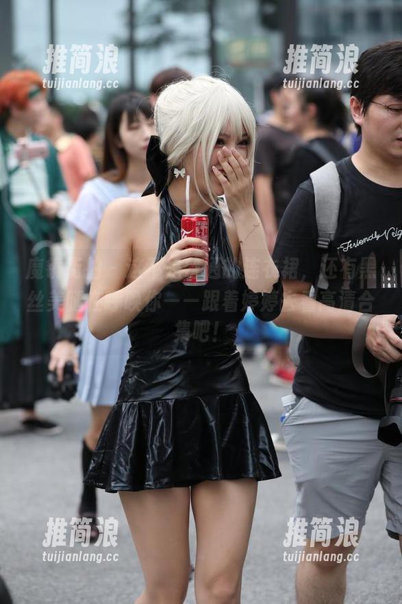 魔镜街拍 - 这不是普通的连衣裙，还有黑丝美腿在呼唤你——跟着婷婷去看高清合集吧！