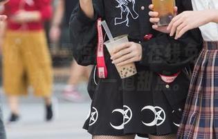 魔镜街拍 – 曼曼短裤照片在线免费？这是我现在的一道甜点。