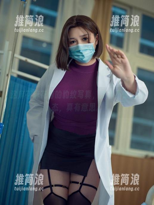 这麻花麻花酱的豹纹写真，宠辱不惊的姿态，真有意思。