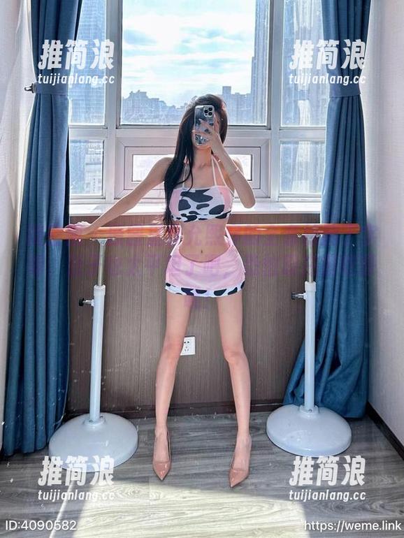 黎允熙 微密圈 - 原图里黎允熙穿的全套抹胸丁字裤,肚子也太平坦了吧,恐怕现在很吃香哦!